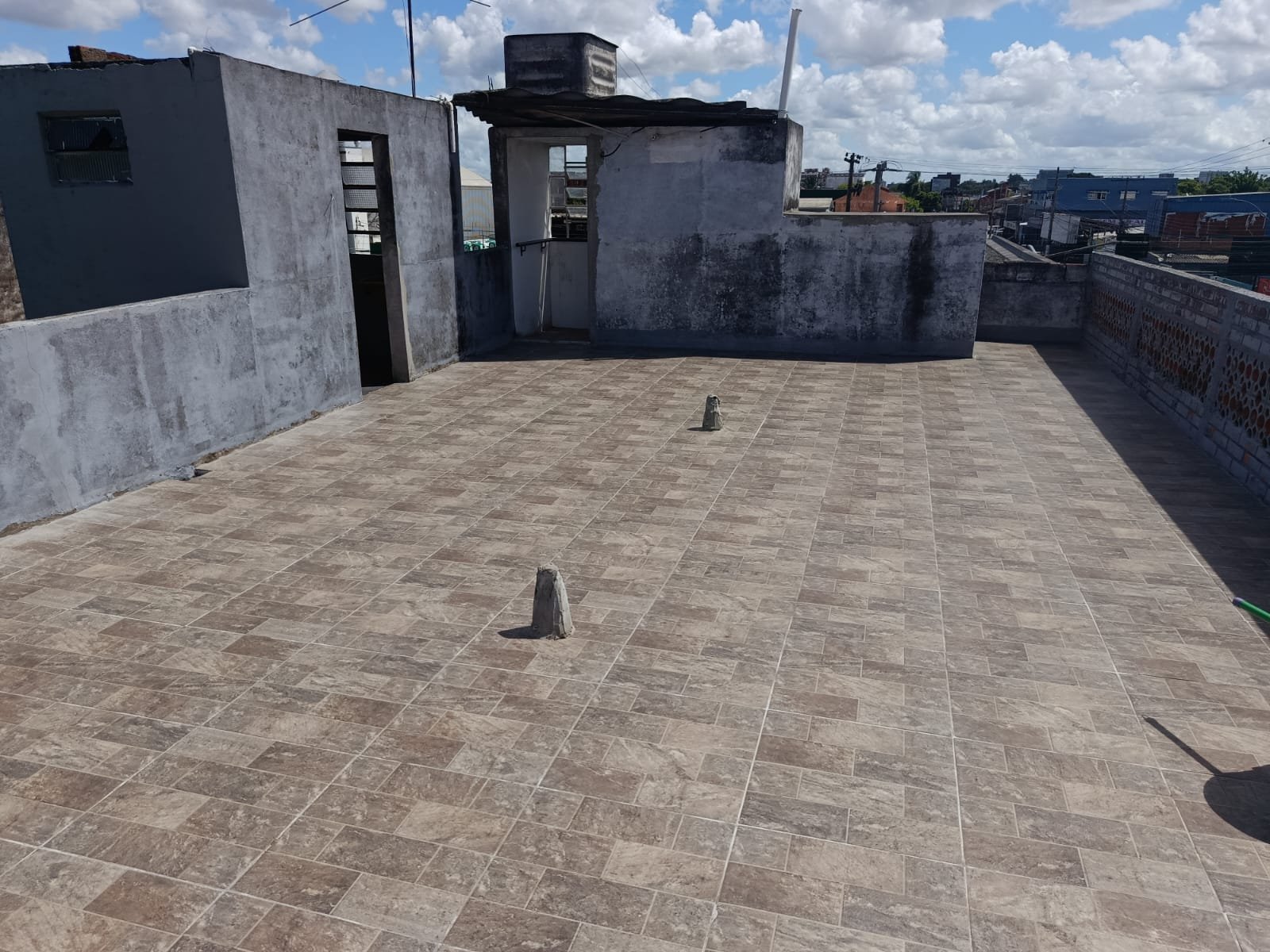 APARTAMENTO 2 QUARTOS, REFORMADO, DE FRENTE E COM VISTA, SOL DA ,MANHÃ. — foto 3