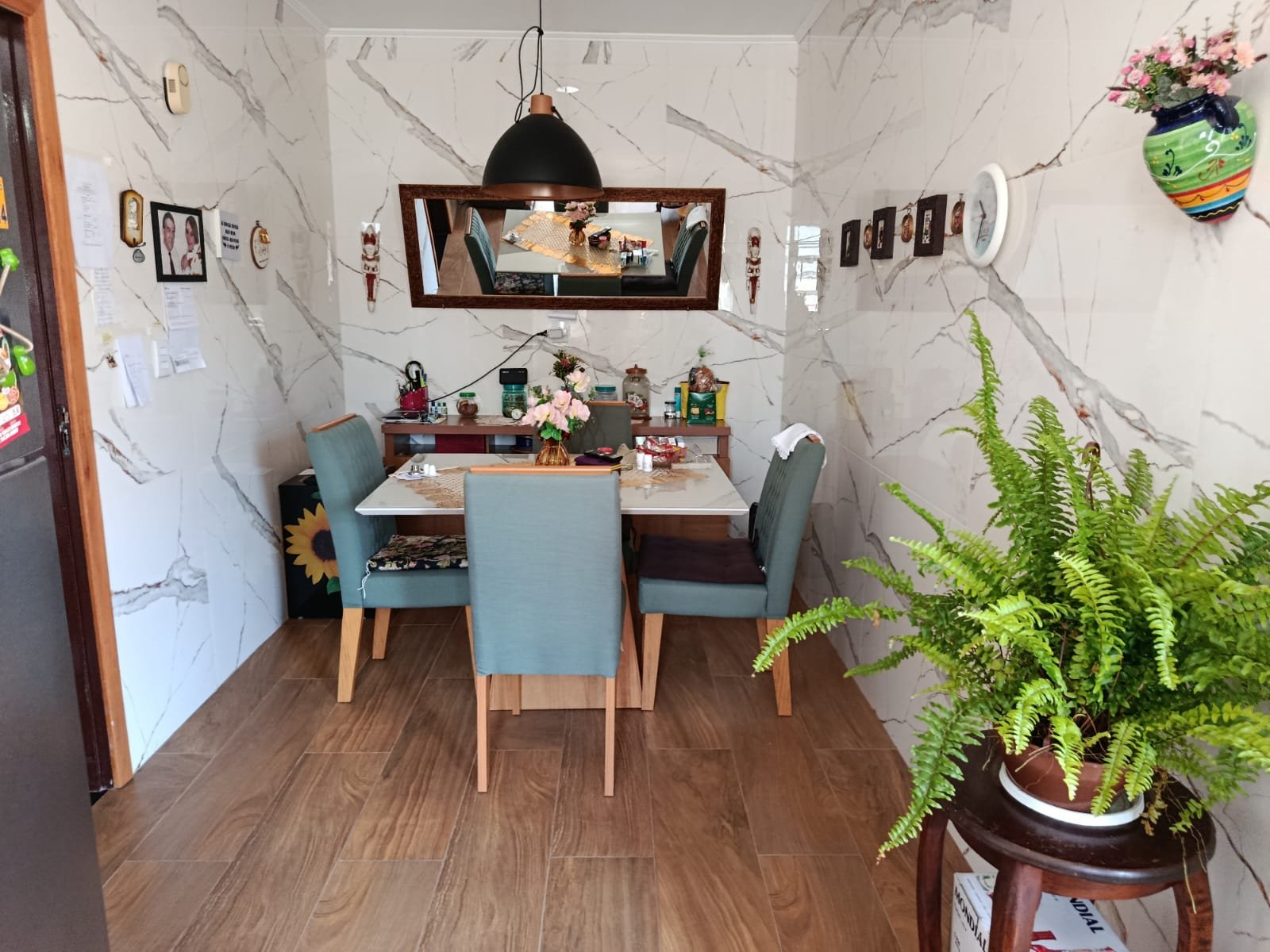 APARTAMENTO 2 QUARTOS, REFORMADO,  E BOX COBERTO PARA 2 CARROS.