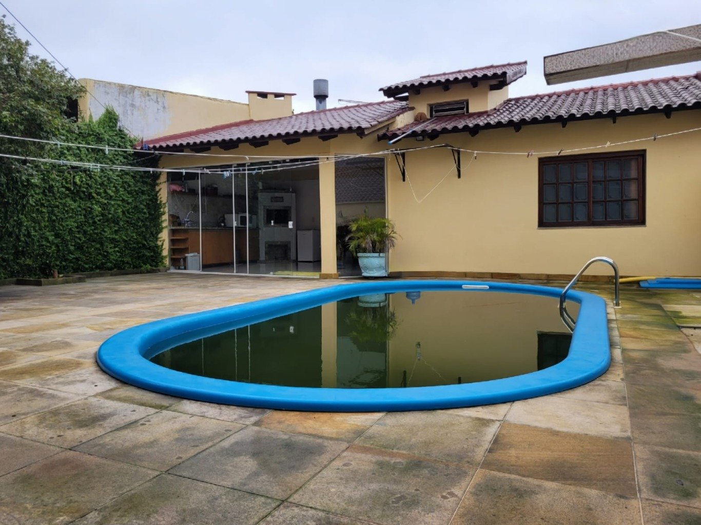 CASA 3 QUARTOS COM SUITE C/BANHEIRA DE HIDRO PISCINA E GARAGEM PARA 2 CARROS  — foto 2