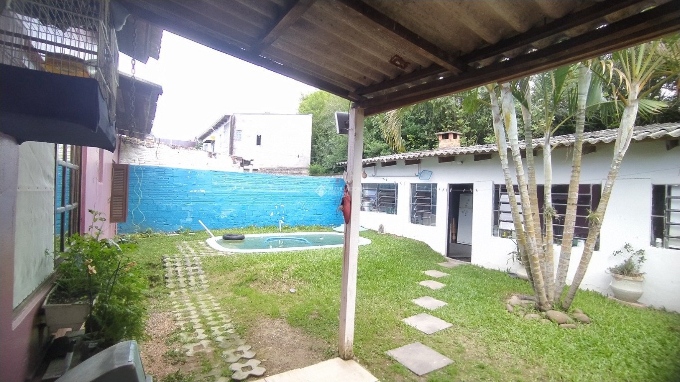 CASA 3 QUARTOS, PÁTIO, PISCINA E ESPAÇO PARA 3 CARROS. — foto 2