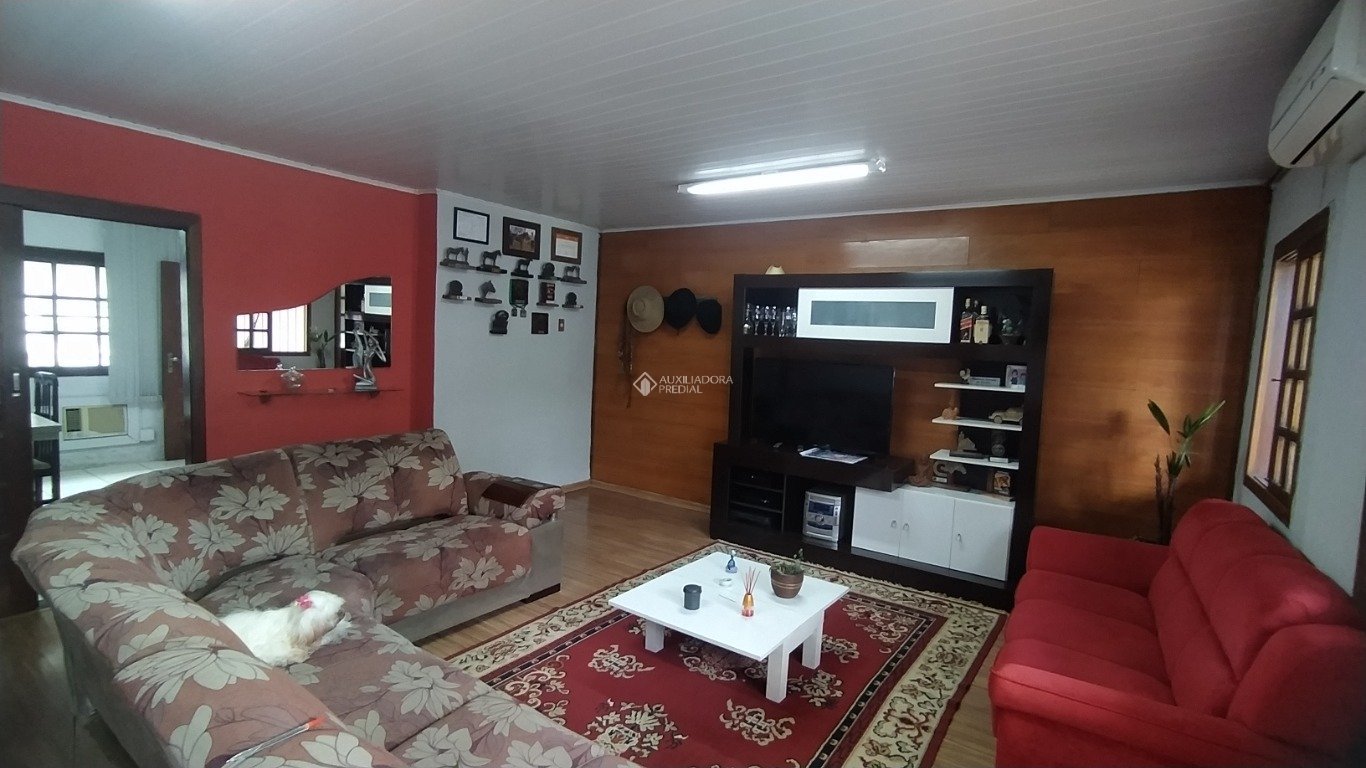 CASA 3 QUARTOS, PÁTIO, PISCINA E ESPAÇO PARA 3 CARROS. — foto 3