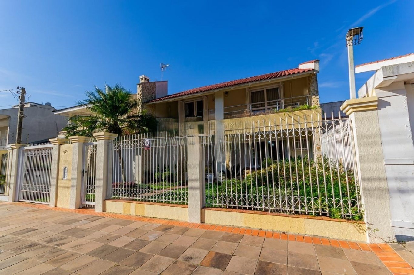 CASA COM 4 SUÍTES, HOME OFFICE,  ESPAÇO GOURMET, GARAGEM 3 CARROS. — foto 3