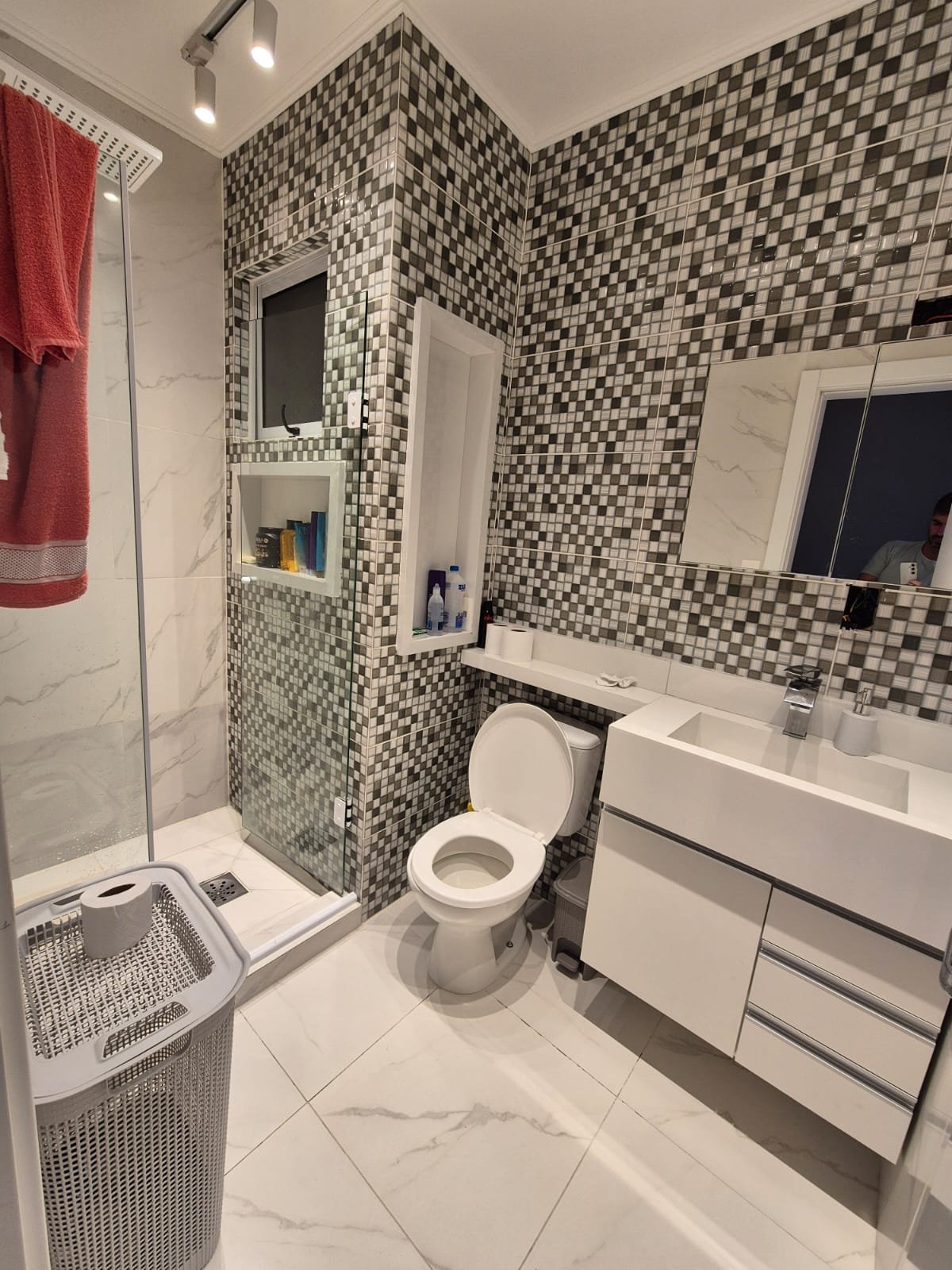 CASA EM CONDOMINIO 2 QUARTOS, SEMI MOBILOIADO, LAVABO, 1 BOX ESCRITURADO/COBERTO, CONDOMINIO C/INFRA