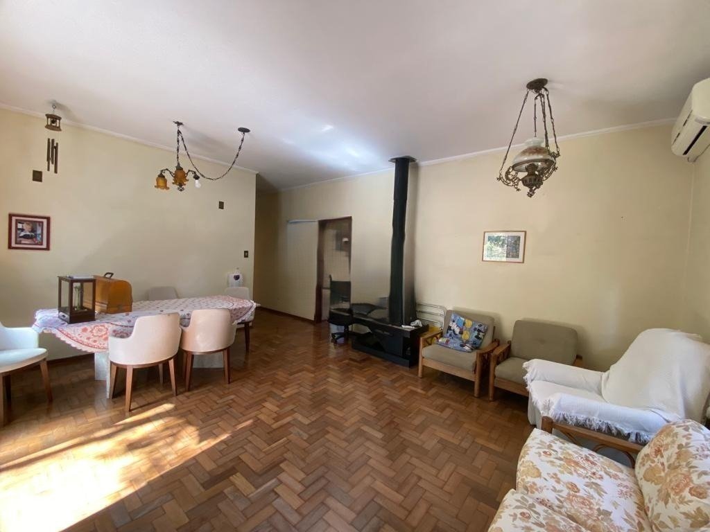 CASA ESTILO SOBRADO, 3 QUARTOS, SUÍTE, ESPAÇO P/6 CARROS E ELEVADOR PRIVATIVO — foto 2