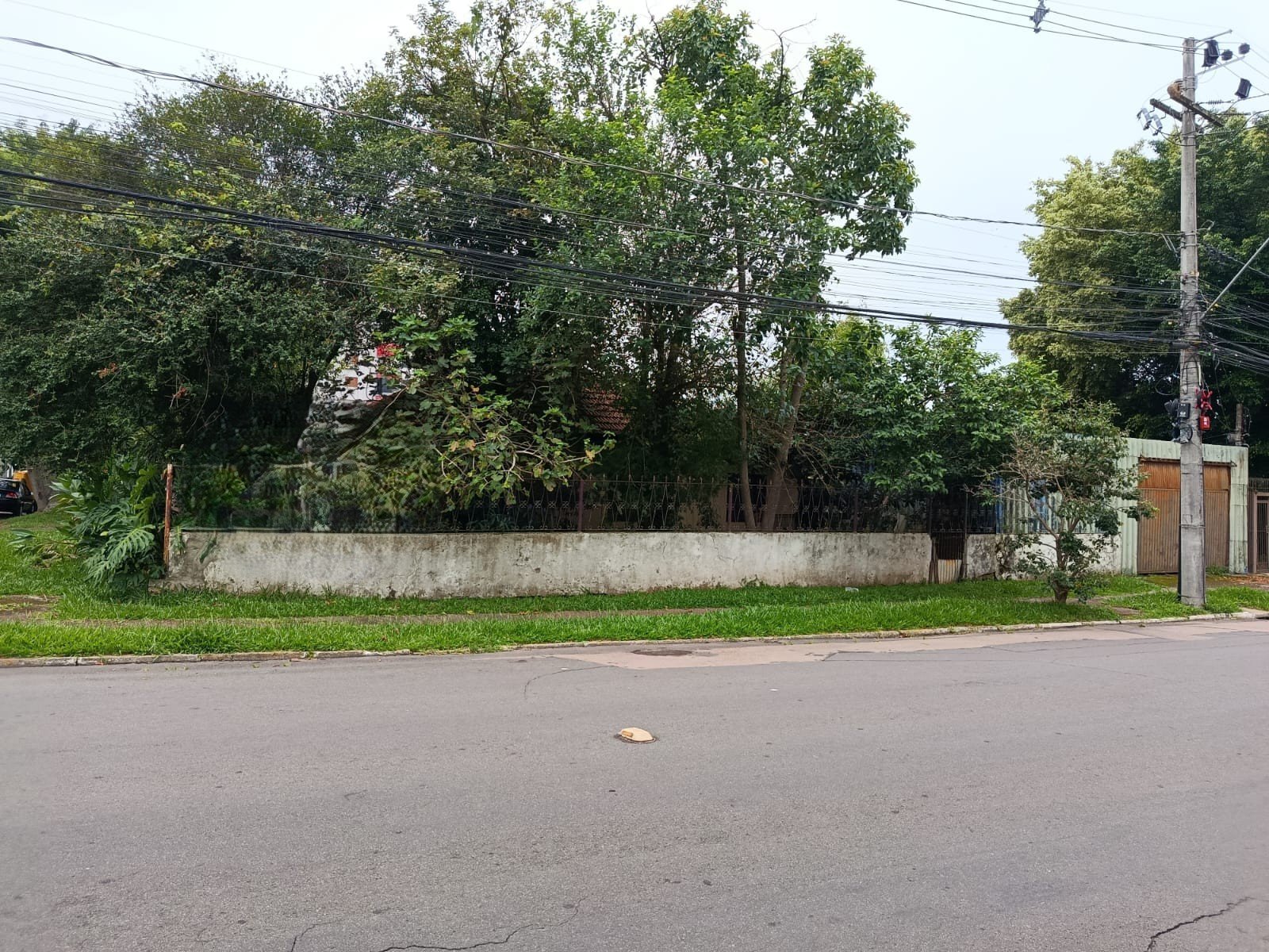 EXCELENTE TERRENO MEDINDO 30X33 com 990 m², A 700 m DO PARK SHOPPING — foto 2