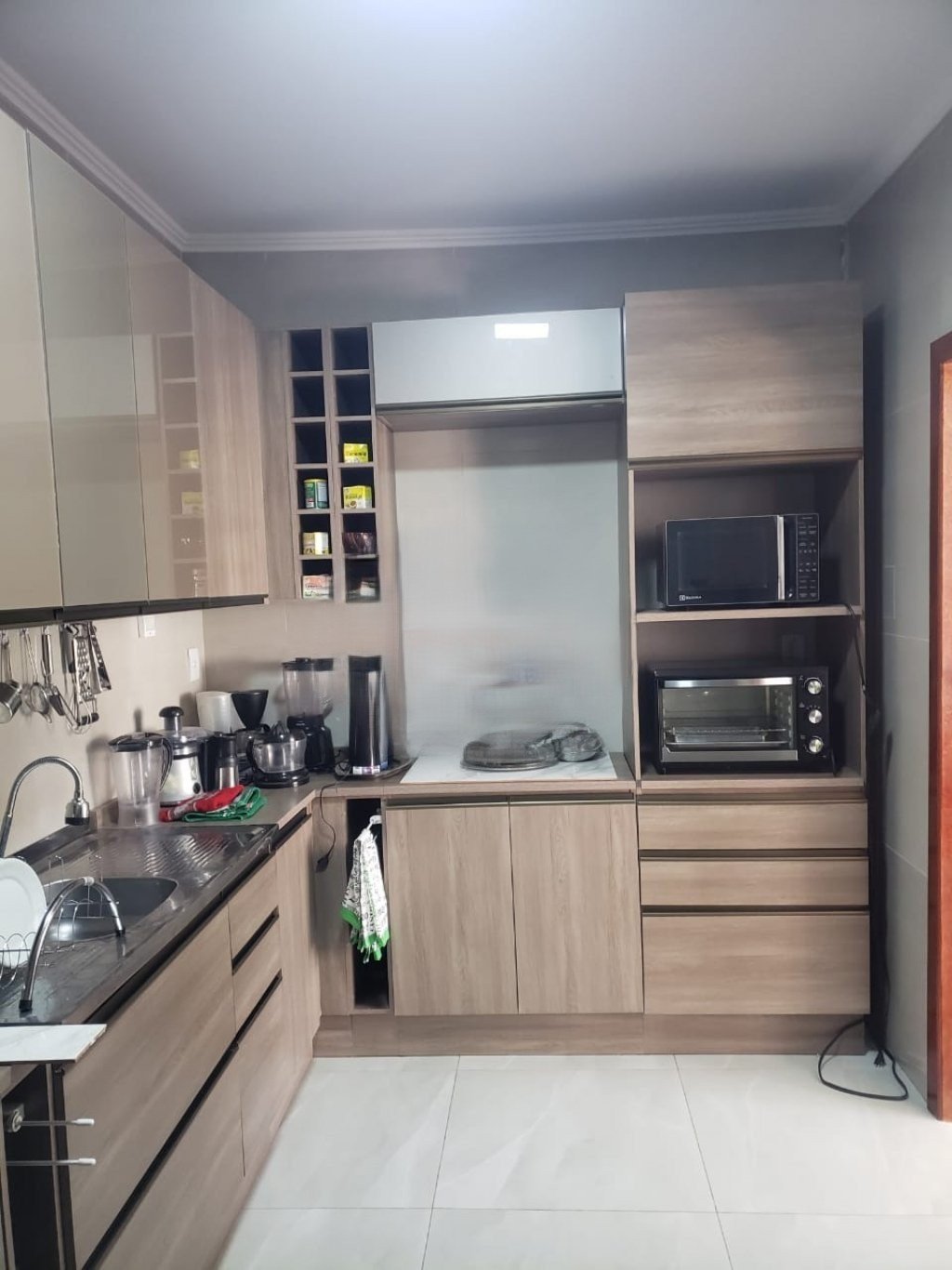 OPORTUNIDADE! APARTAMENTO 2 QUARTOS, CENTRO DE CANOAS, SEMI-MOBILIADO E ESPAÇOSO. — foto 3
