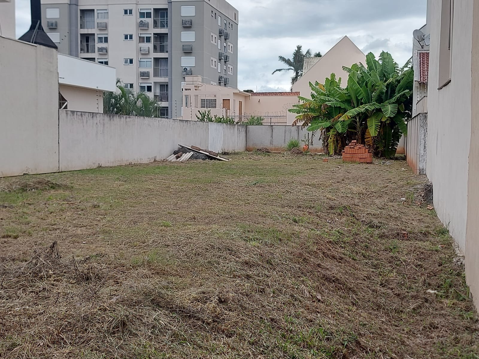 ÓTIMO TERRENO COM 11 m DE FRENTE POR 50 m DE FRENTE À FUNDOS, TOTALIZANDO 550M — foto 2