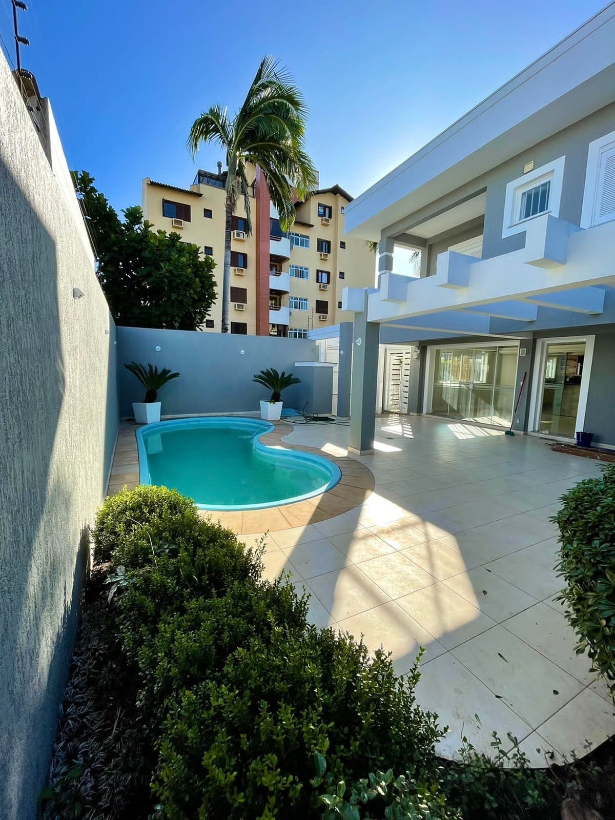 SOBRADO ALTO PADRÃO , 3 SUÍTES, HIDROMASSAGEM, VAGA P/5 CARROS, ESPAÇO GOURMET E PISCINA