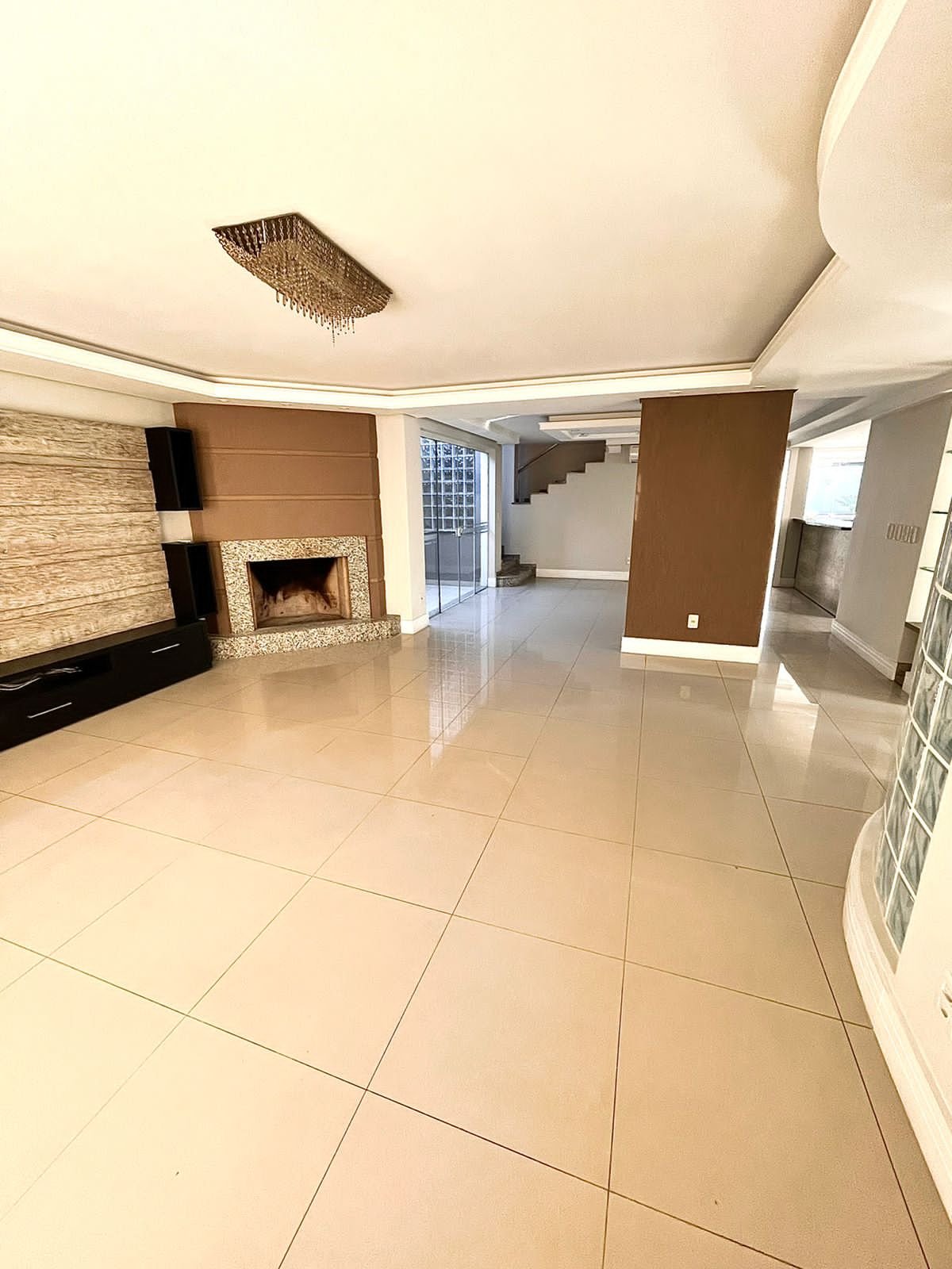 SOBRADO ALTO PADRÃO , 3 SUÍTES, HIDROMASSAGEM, VAGA P/5 CARROS, ESPAÇO GOURMET E PISCINA — foto 2