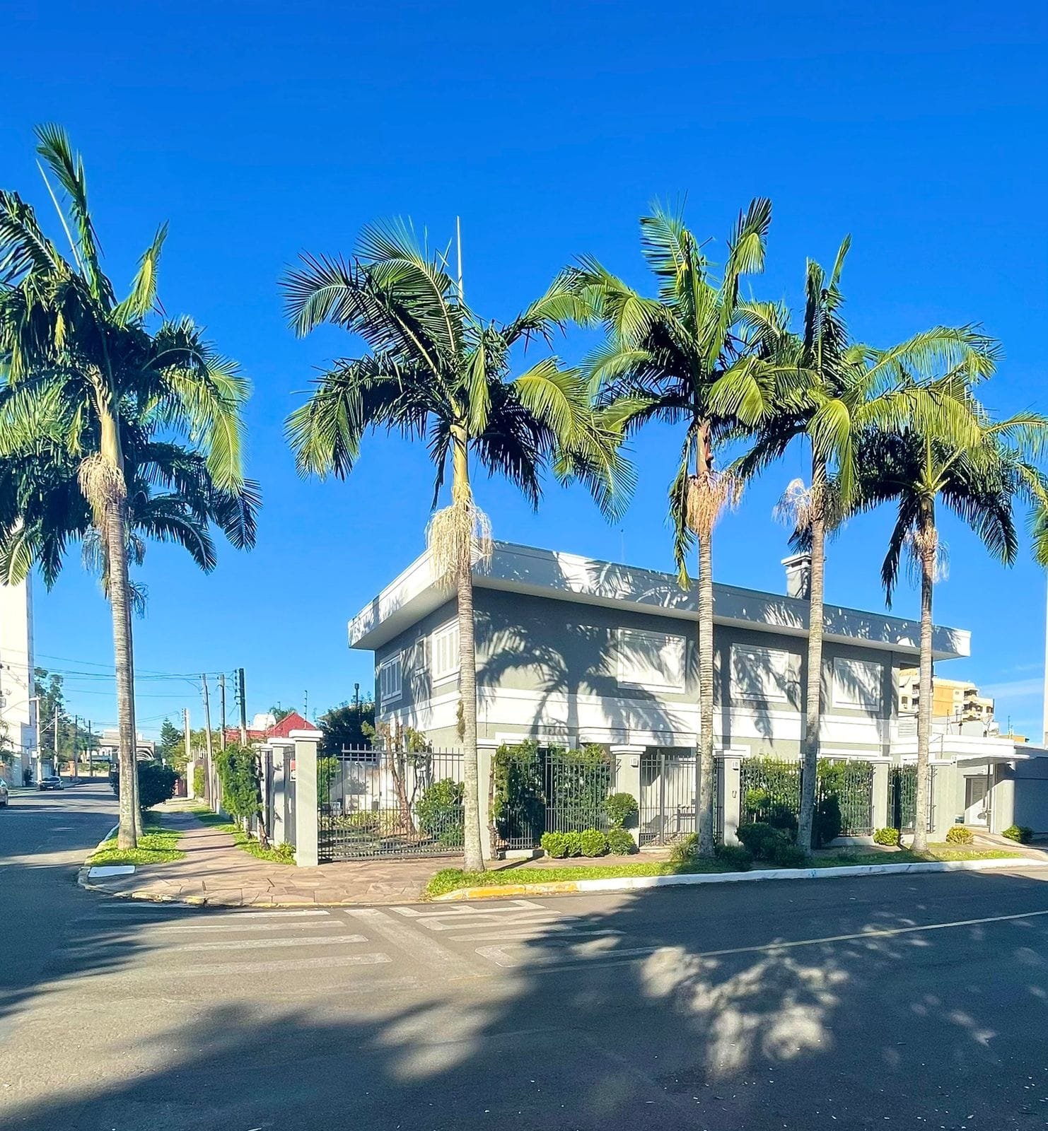SOBRADO ALTO PADRÃO , 3 SUÍTES, HIDROMASSAGEM, VAGA P/5 CARROS, ESPAÇO GOURMET E PISCINA — foto 3
